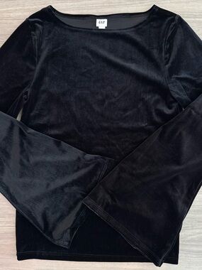 Gap black velvet long sleeve top with bell sleeves